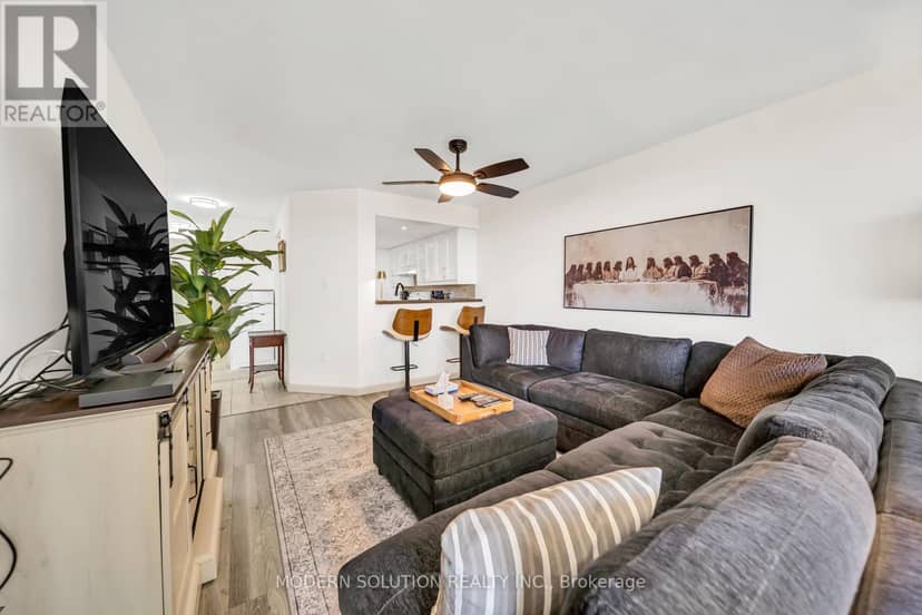 501 - 20 Cherrytree Drive — photo 29 of 40