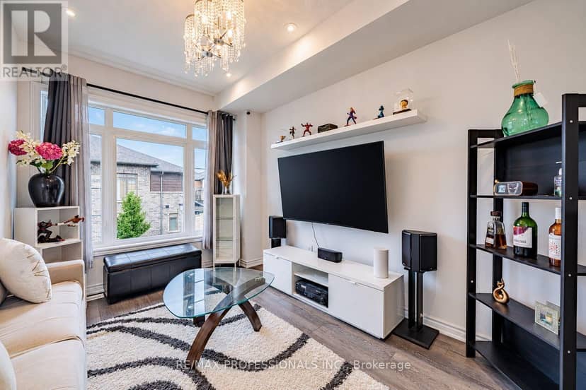 19 - 61 Soho Street — photo 3 of 17