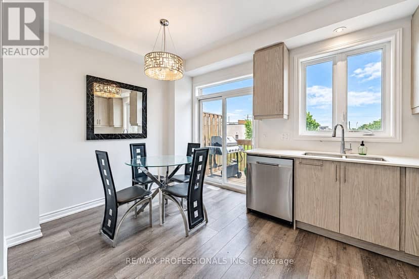 19 - 61 Soho Street — photo 6 of 17