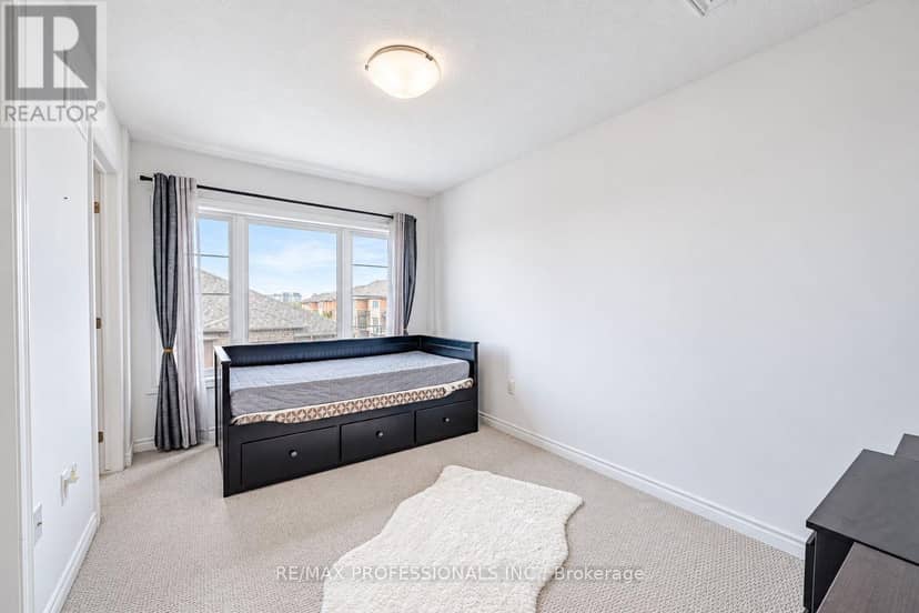 19 - 61 Soho Street — photo 8 of 17