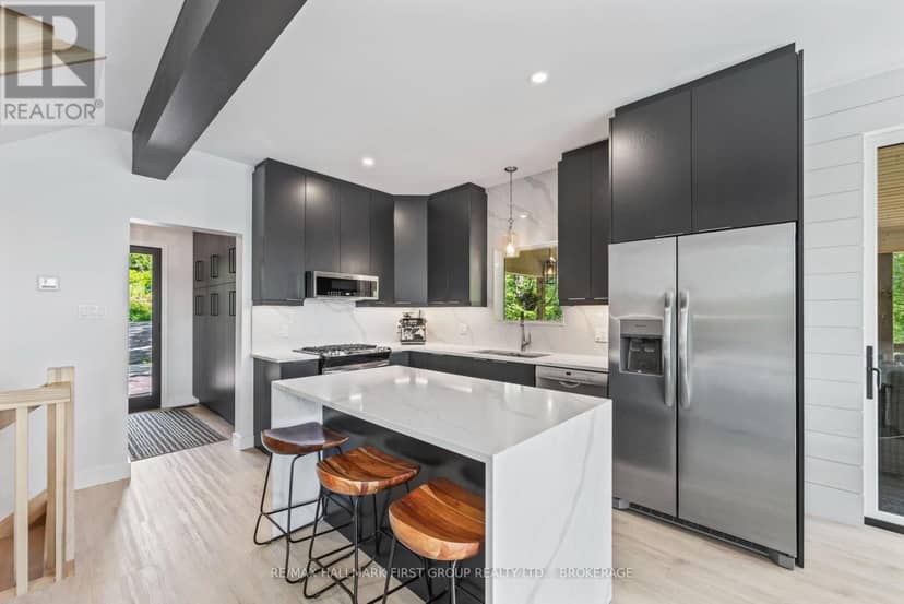 1005 Macdonald Lane — photo 15 of 40