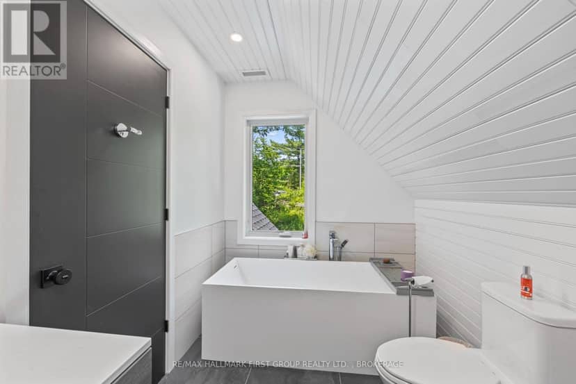 1005 Macdonald Lane — photo 33 of 40