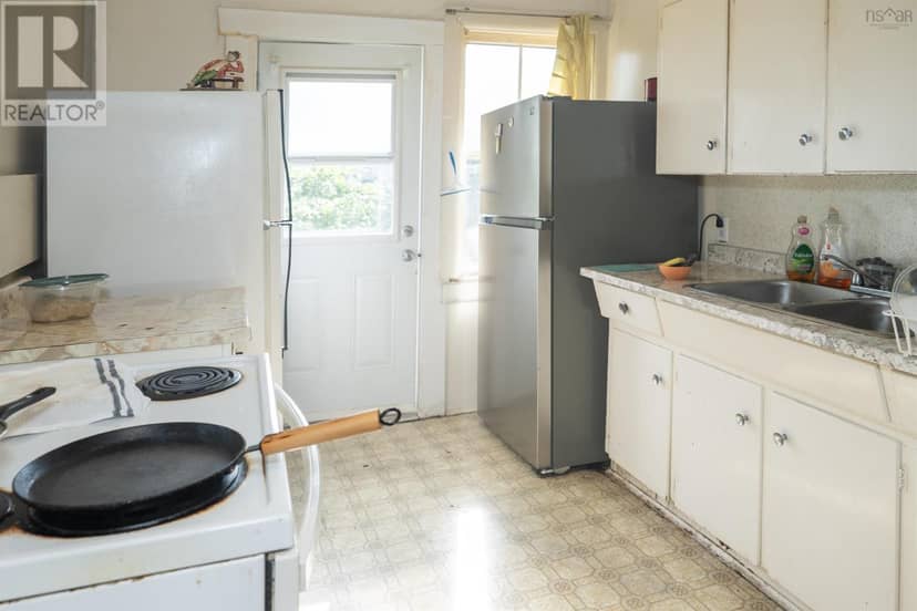 188 Lingan Road — photo 3 of 33