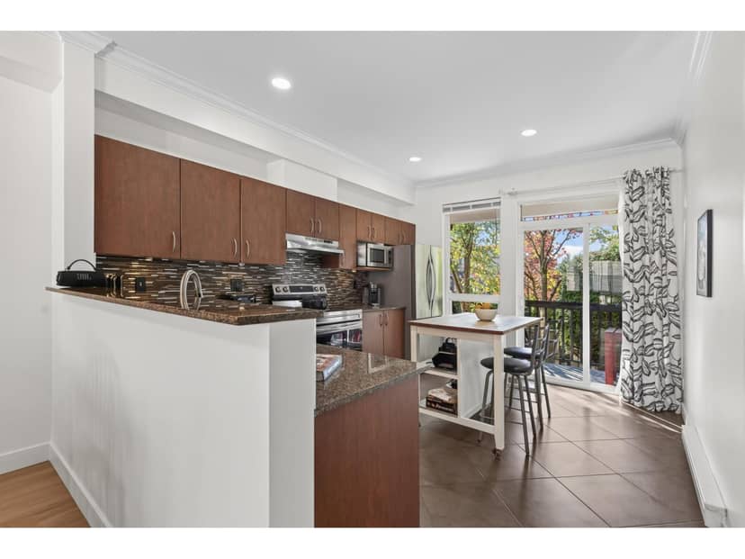 3 16772 61 AVENUE, Surrey, photo 3