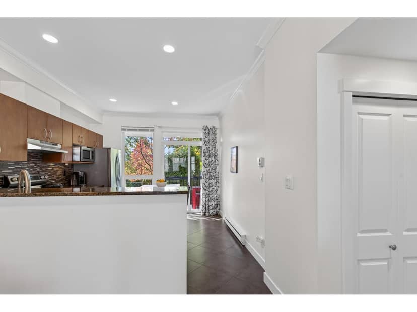 3 16772 61 AVENUE, Surrey, photo 4