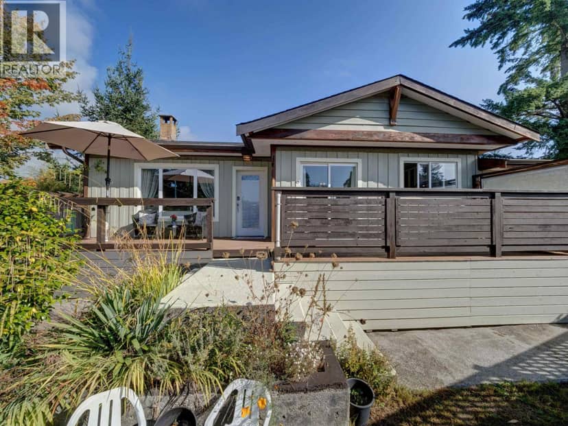 5582 EMERSON ROAD, Sechelt