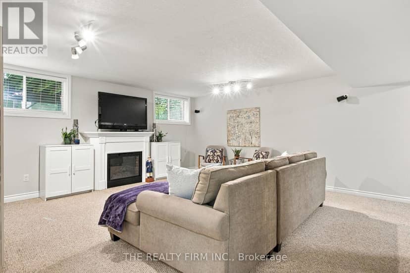 71 - 869 Whetherfield Street — photo 29 of 40