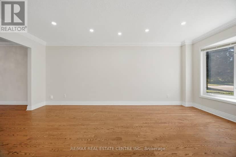 1572 Maple Ridge Drive — photo 10 of 40