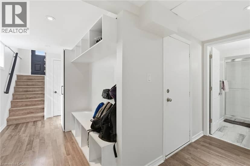 2328 MALCOLM Crescent — photo 26 of 40