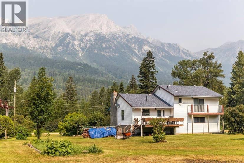 9878 Victoria Street, Fernie