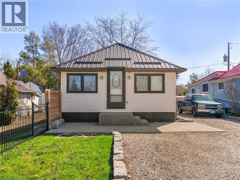 7 PARK Street, Nanticoke, photo 3