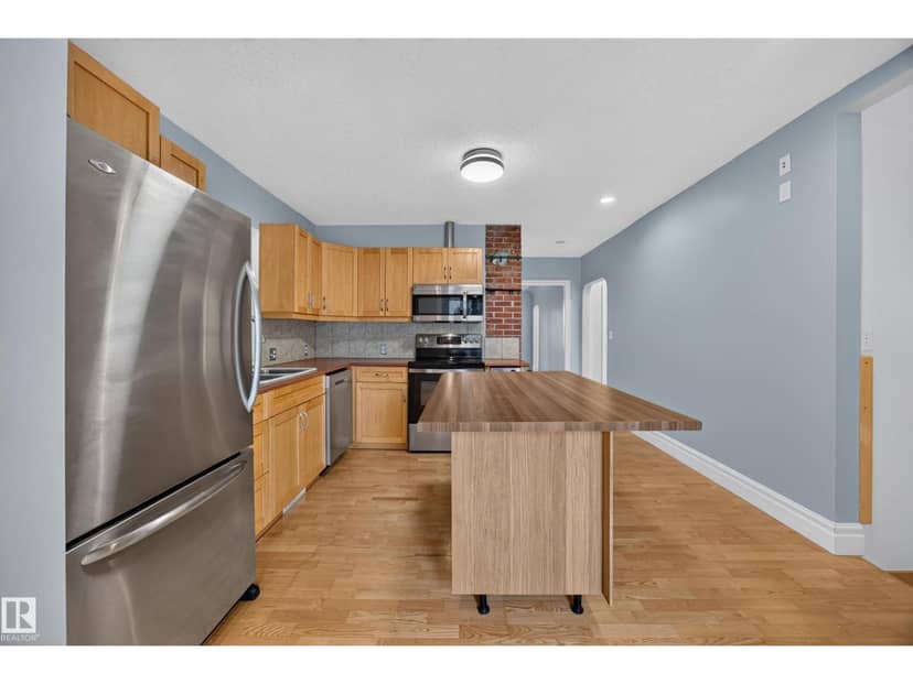 9615 75 AV NW — photo 9 of 40