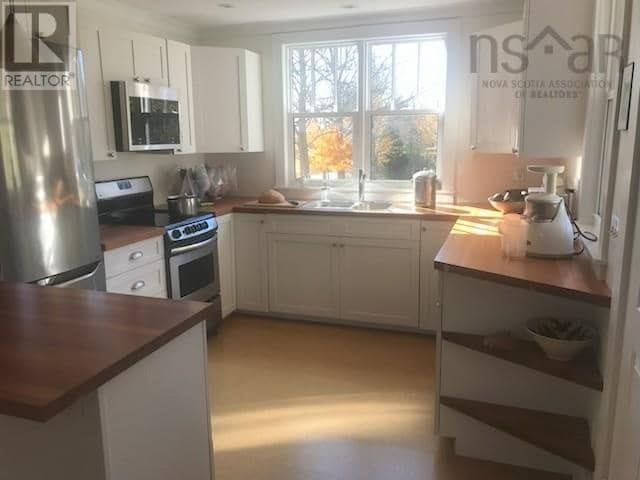 2041 Clarence Road — photo 4 of 20