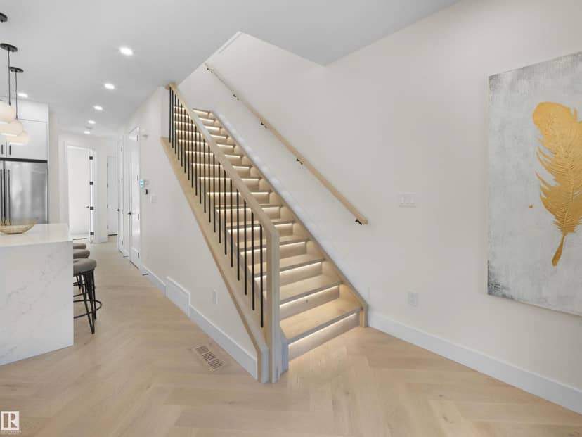 8136 77 AV NW — photo 18 of 34