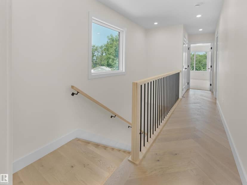 8136 77 AV NW — photo 19 of 34