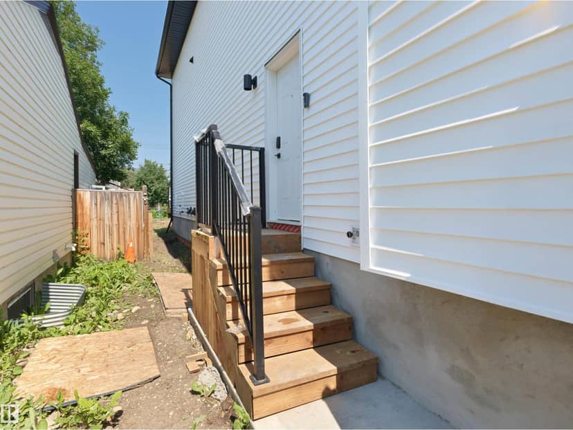 8136 77 AV NW, Edmonton, photo 2