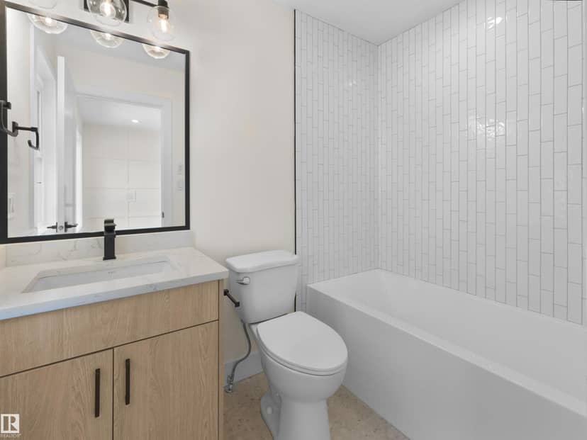 8136 77 AV NW — photo 25 of 34