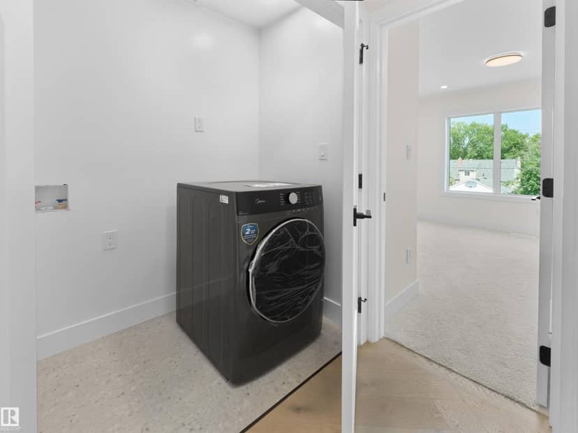 8136 77 AV NW — photo 28 of 34
