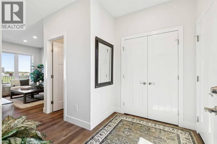714 Fairways Drive, Vulcan, photo 3