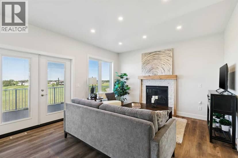 714 Fairways Drive, Vulcan, photo 4