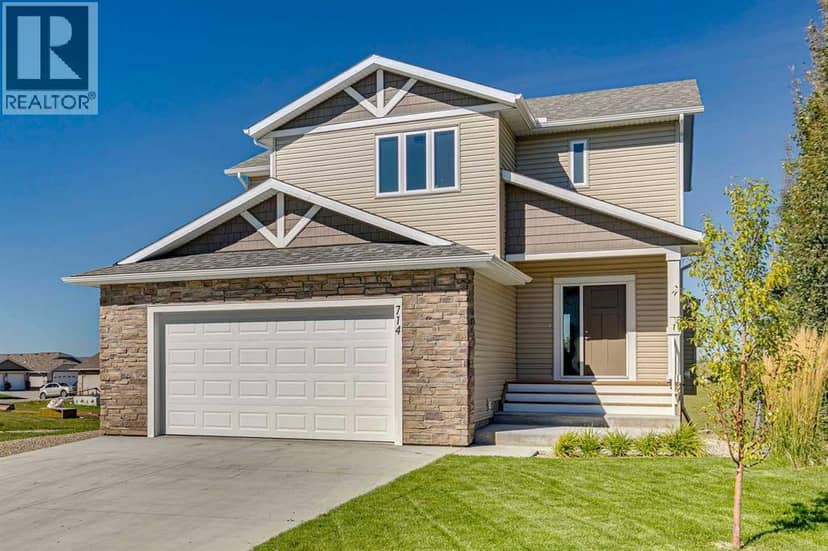 714 Fairways Drive, Vulcan, photo 2