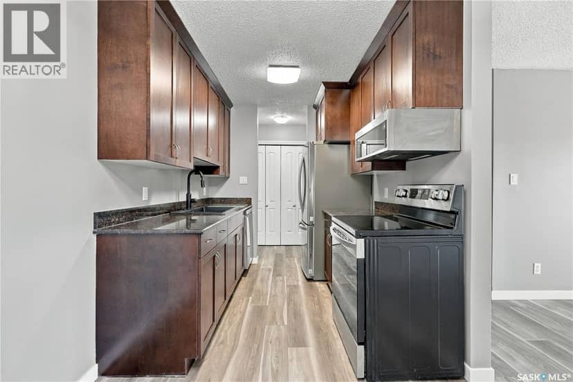 210 2233 St Henry AVENUE, Saskatoon, photo 2