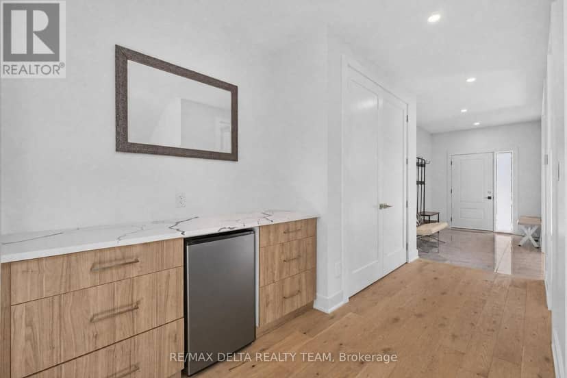 45 St Claire Avenue — photo 9 of 34