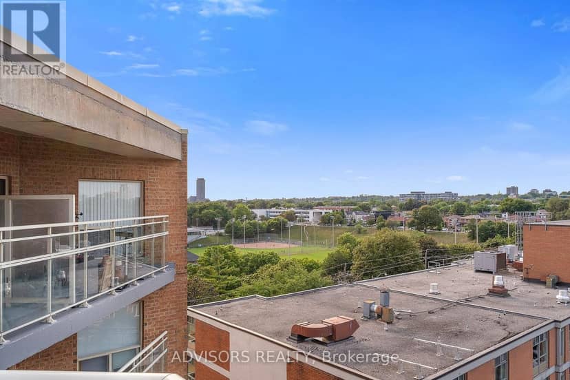 209 - 11 Christie Street — photo 10 of 22
