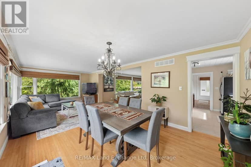 836 Victoria Street — photo 14 of 40