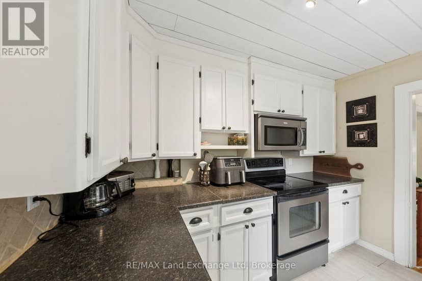 836 Victoria Street — photo 17 of 40