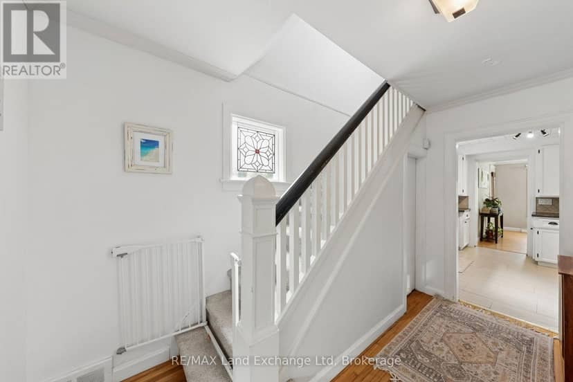 836 Victoria Street — photo 18 of 40
