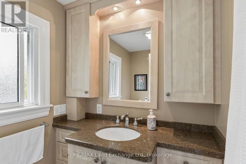 836 Victoria Street — photo 22 of 40