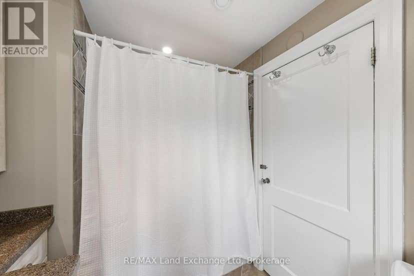 836 Victoria Street — photo 23 of 40