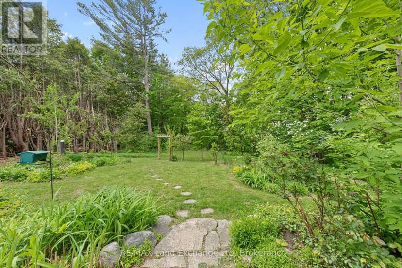 836 Victoria Street — photo 38 of 40