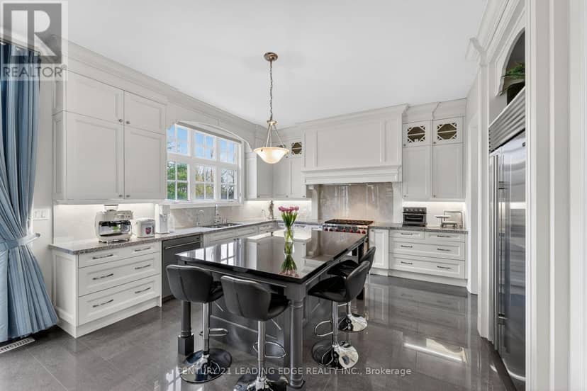 33 Stollery Pond Crescent — photo 11 of 38