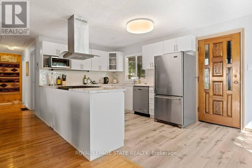 2592 Lakeshore Road — photo 14 of 40