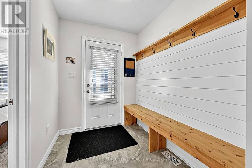 95 Lucy Lane — photo 3 of 26