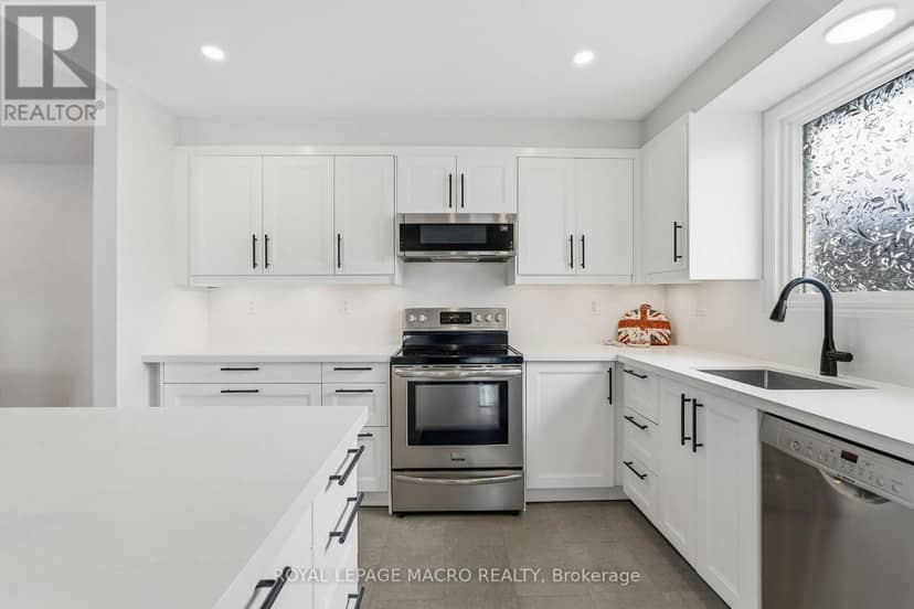 2328 Malcolm Crescent — photo 13 of 40