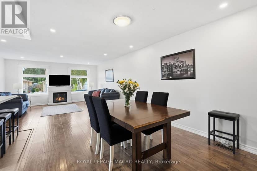 2328 Malcolm Crescent — photo 14 of 40