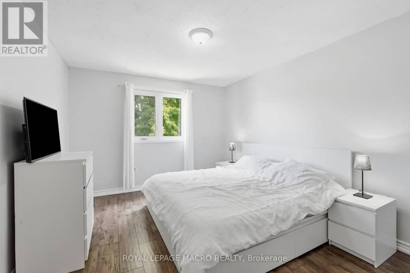 2328 Malcolm Crescent — photo 16 of 40