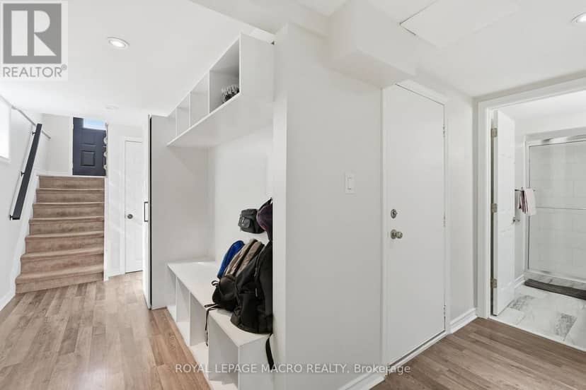 2328 Malcolm Crescent — photo 26 of 40