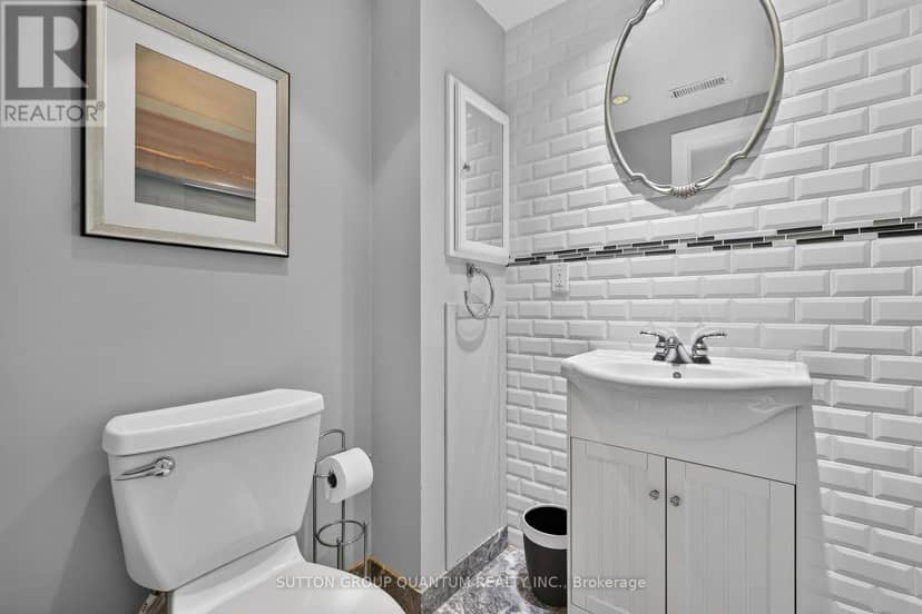 2233 Oneida Crescent — photo 24 of 34