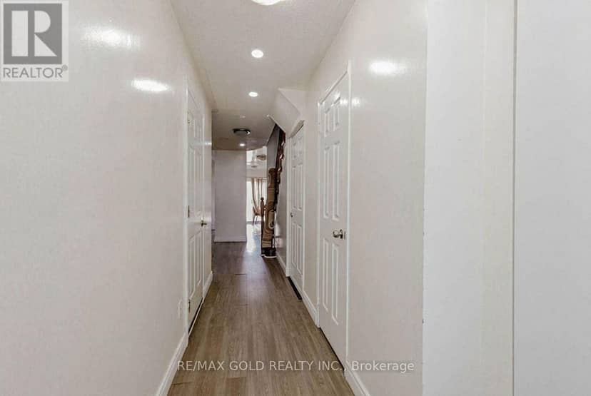35 Ridgefield Court, Brampton, photo 3