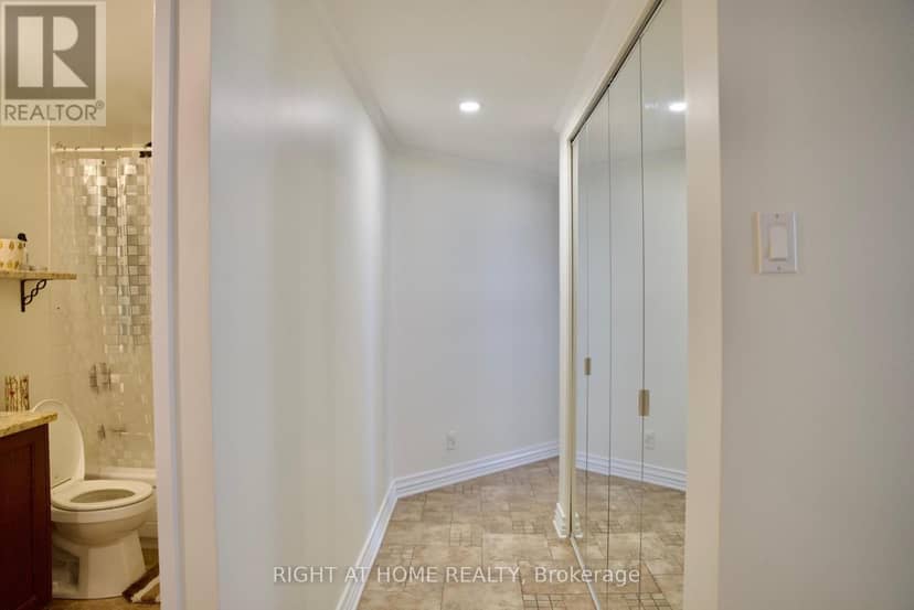 205 - 35 Holland Avenue — photo 14 of 21