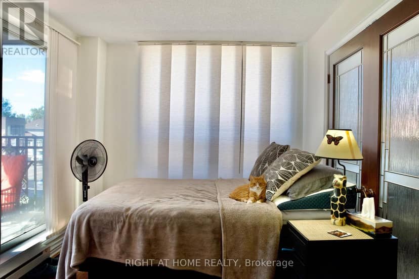 205 - 35 Holland Avenue — photo 18 of 21