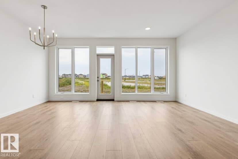 194 Stetson LO — photo 10 of 29