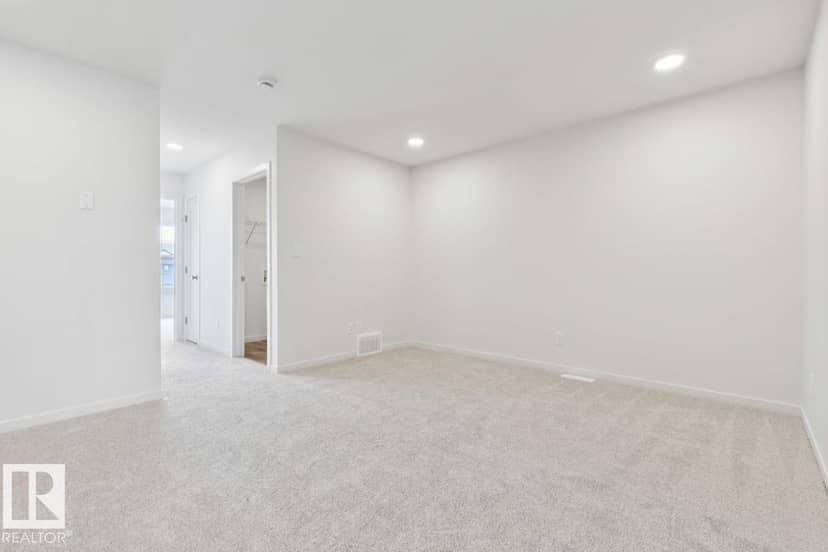 194 Stetson LO — photo 26 of 29