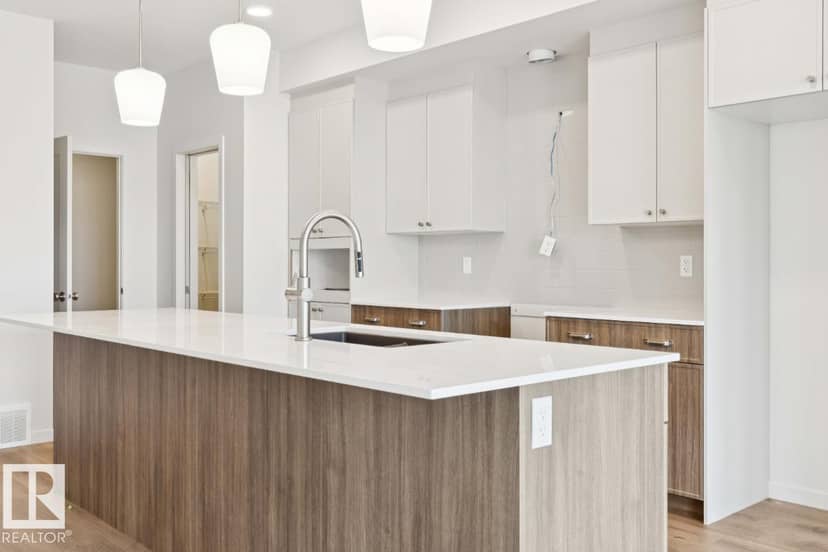 194 Stetson LO — photo 9 of 29