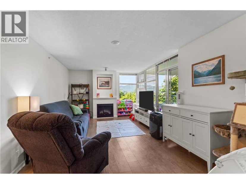 307 9298 UNIVERSITY CRESCENT, Burnaby, photo 3