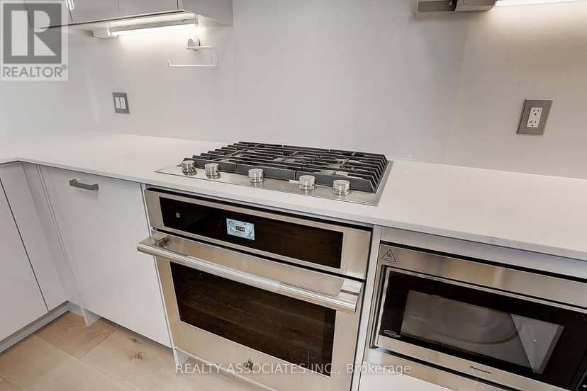 TH3 - 270 Davenport Road — photo 15 of 40